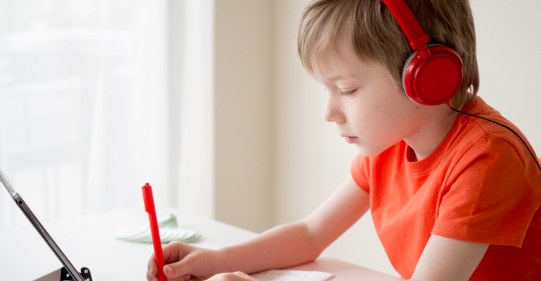 Tips para lograr la concentración de tus hijos en sus clases online