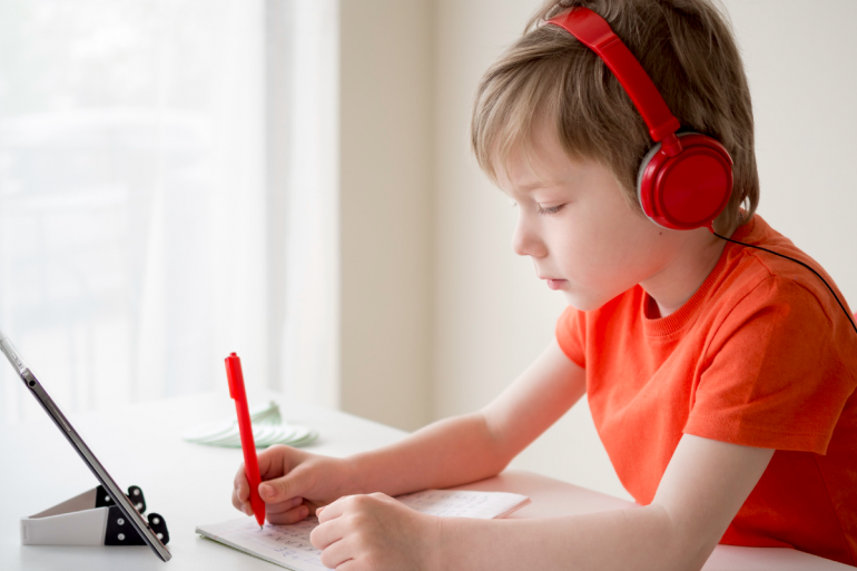Tips para lograr la concentración de tus hijos en sus clases online